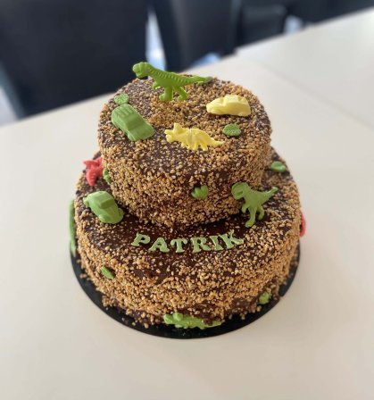 Kinder Maxi Emeletes Torta